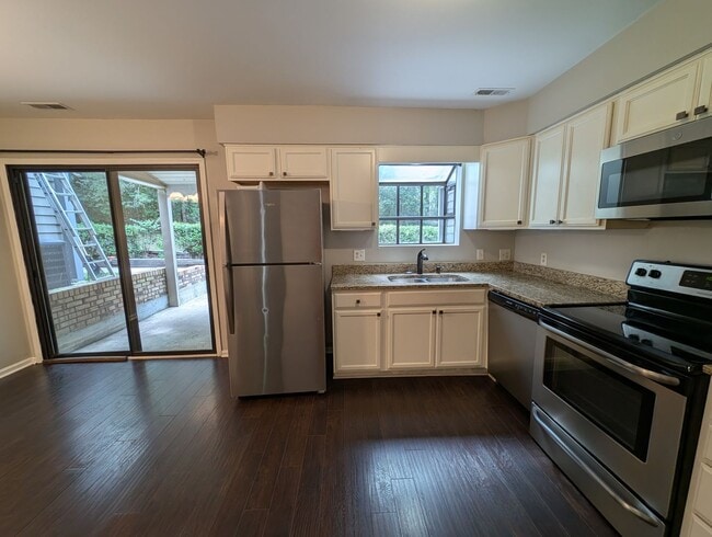 Building Photo - Charming  two story , 2 bedroom, 2.5 bath Condo located the Stratfordshire community !