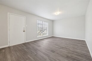 Building Photo - Crownover Apartments