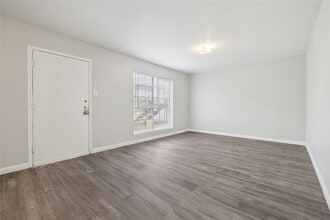 Building Photo - Crownover Apartments
