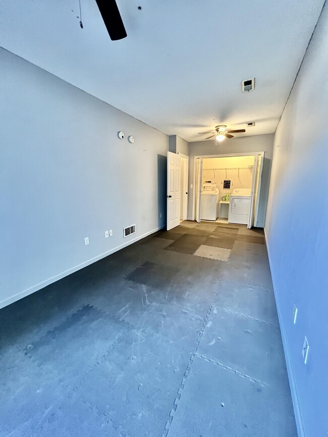 Building Photo - 229 Palisades Dr