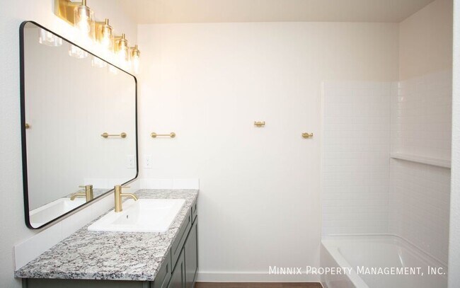 Building Photo - 2134 Langford Ave