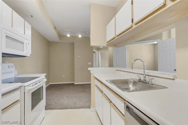 Building Photo - 6321 Aragon Way