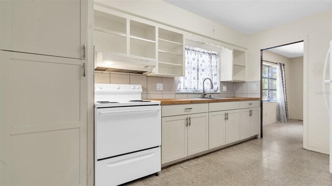 Building Photo - 1209 Alcazar Way S