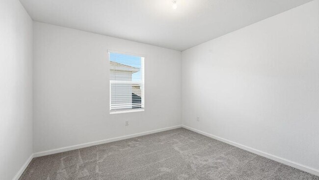 Building Photo - 10761 NW Everbreeze Dr