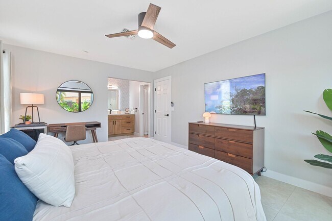 Building Photo - 6386 Royal Woods Dr