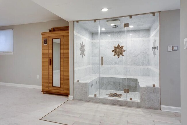 Building Photo - 4611 Charleston Terrace NW