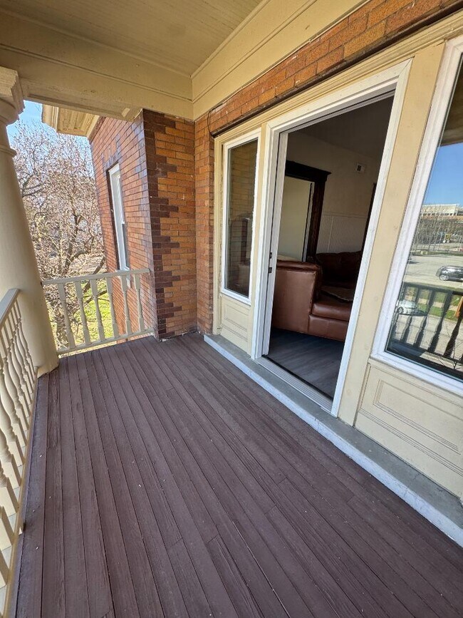 Building Photo - 504 N Roosevelt Ave