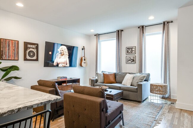 Building Photo - 2807 Delaware Ave