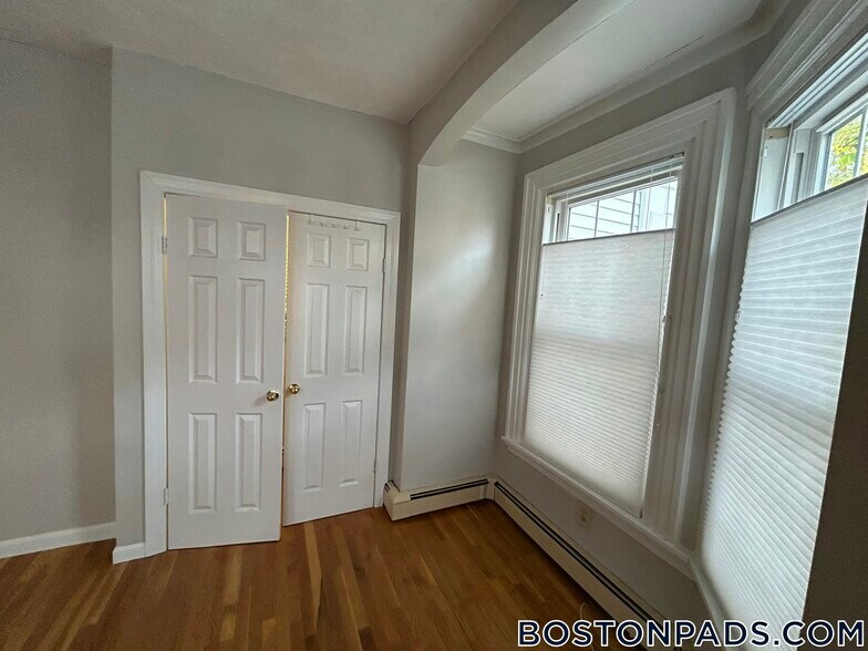 Building Photo - 120 Highland St