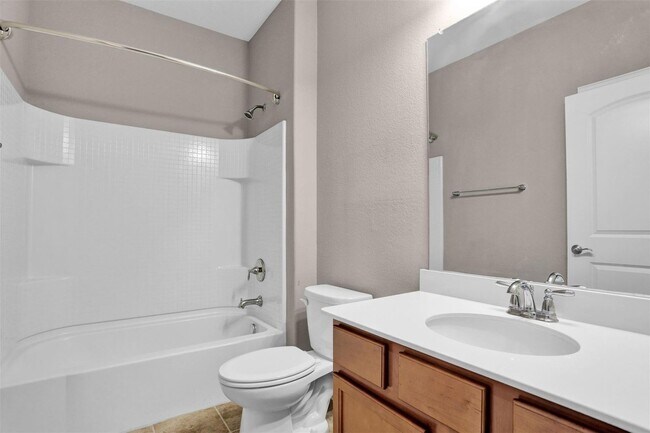 Building Photo - Located in McKinney's desirable Erwin Farms, this beautiful home exudes modern elegance and pract...