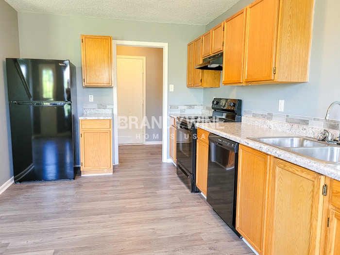 Building Photo - 10756 Glenayr Dr