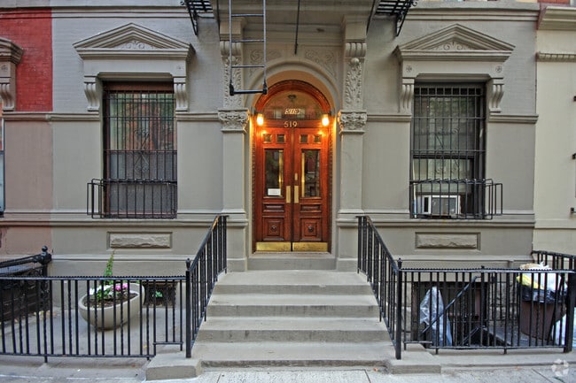 Primary Photo - 519 E 83rd St