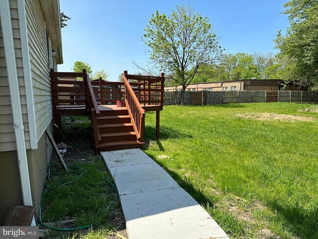 Primary Photo - 163 6th Ave