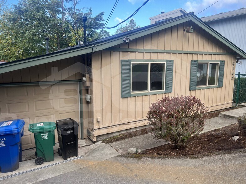 Building Photo - 4143 22nd Ave SW