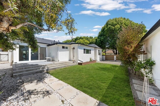 Building Photo - 2559 Colby Ave