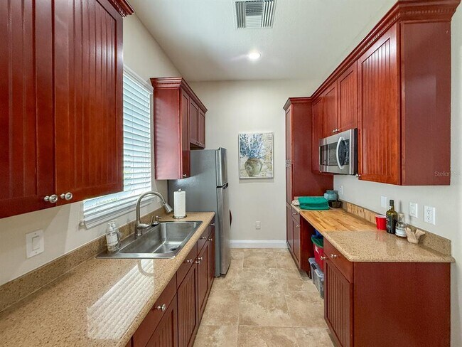 Building Photo - 913 Lotus Vista Dr
