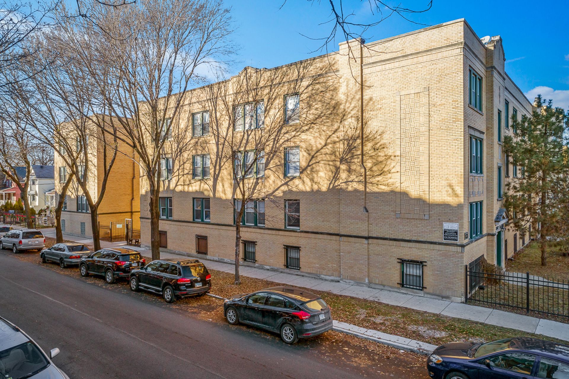 Building Photo - 1904 W Winnemac Ave