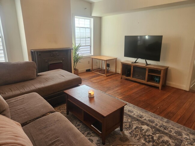 Living Room - 2111 E Marshall St