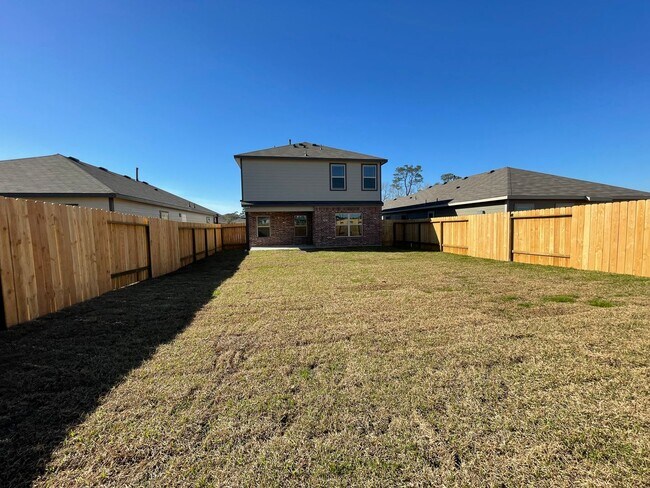Building Photo - Secure Your Spot – 3 Bedroom, 2.5 Bath Home in Houston