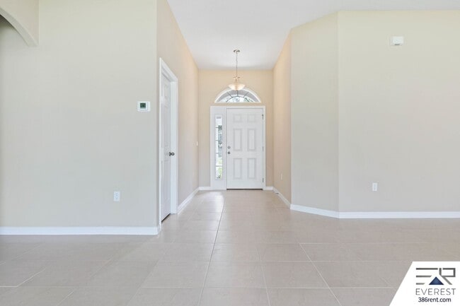 Building Photo - FULLY FENCED, LIKE NEW 3/2/2 IN DESIRABLE PINE GROVE