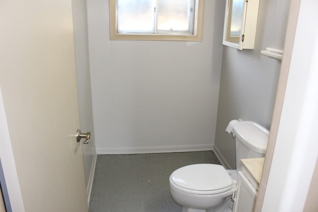 Building Photo - 393 Huntington Ln