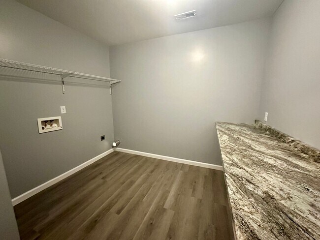 Building Photo - 960 Mayfield Dr