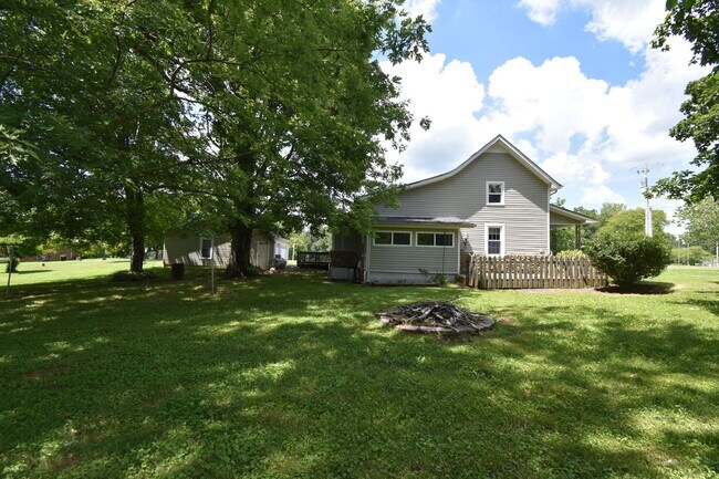 Building Photo - 2 Bedroom Home For Rent in The County!