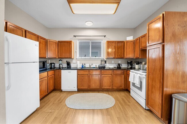 Building Photo - 1425 James Ave