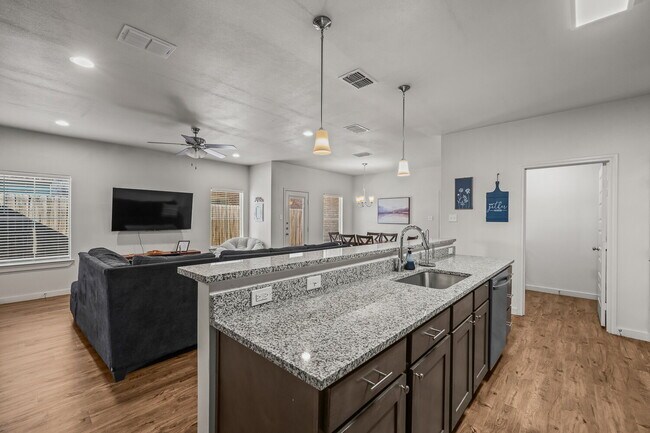 Building Photo - Spacious Townhome Located South Of Town Near Cooper Elementary