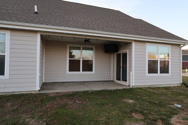 Building Photo - 2951 Daylily Dr