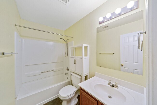 Building Photo - Charming 3-Bedroom Home in Carriage Hills ...
