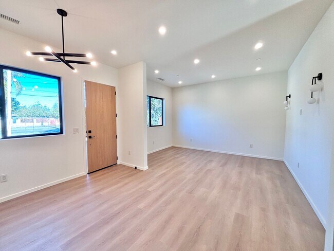 Building Photo - 17852 Saticoy St