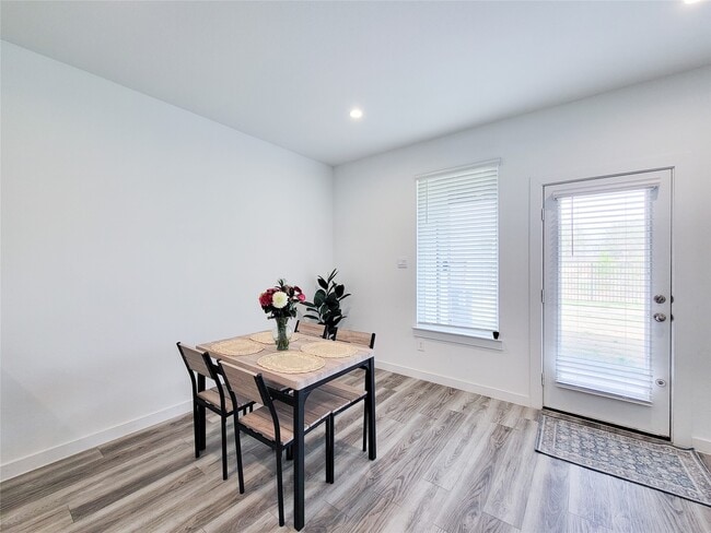 Building Photo - 3223 Creston Gate Dr