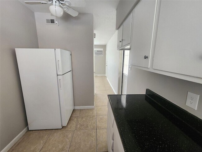 Building Photo - 487 1st St S