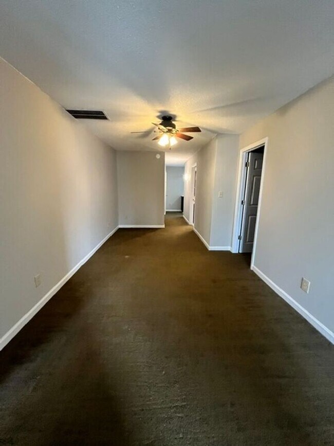 Building Photo - 405 N Lexington Ave