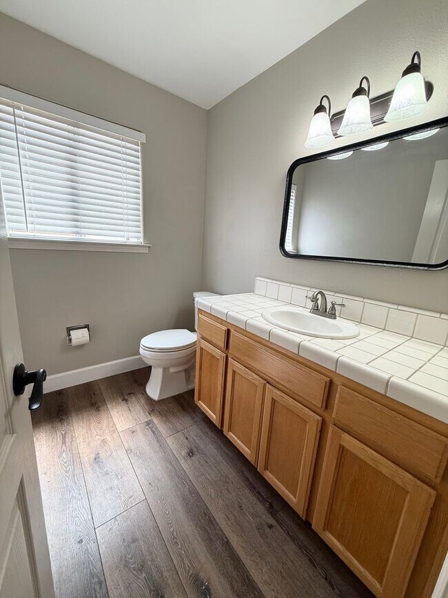 Building Photo - Beautiful 3 Bed 2.5 Bath COMING SOON!!!!