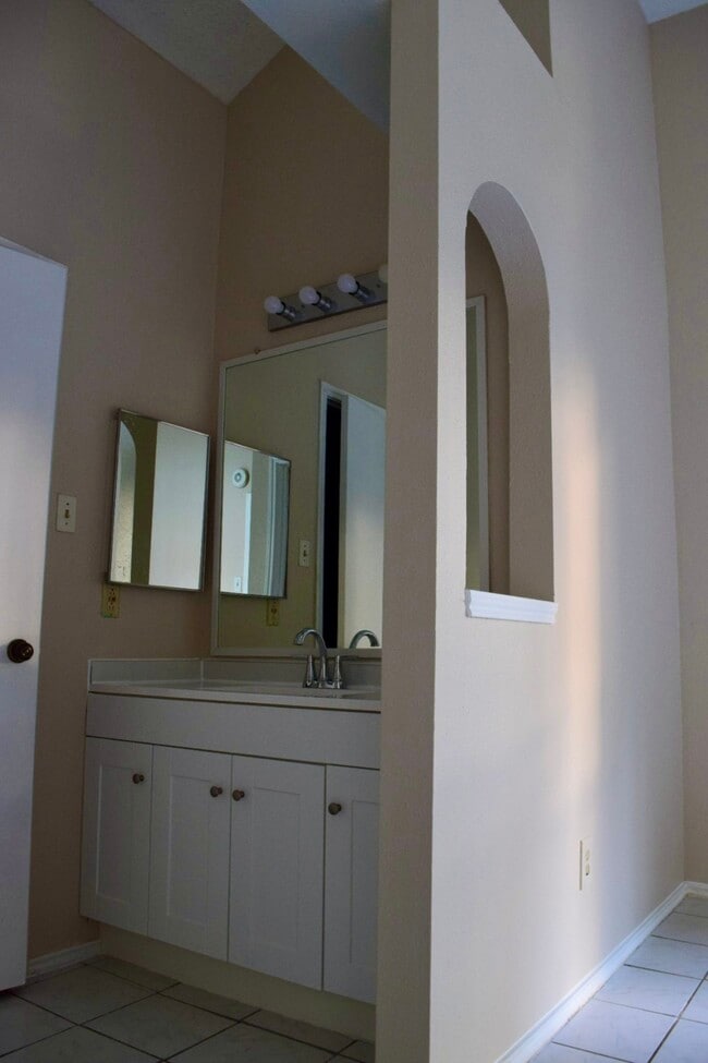 Building Photo - 15511 Scenic Haven Dr