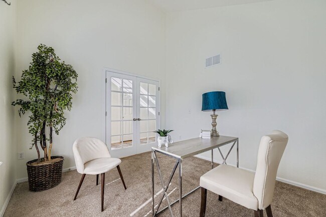 Building Photo - 5500 Clover Basin Dr