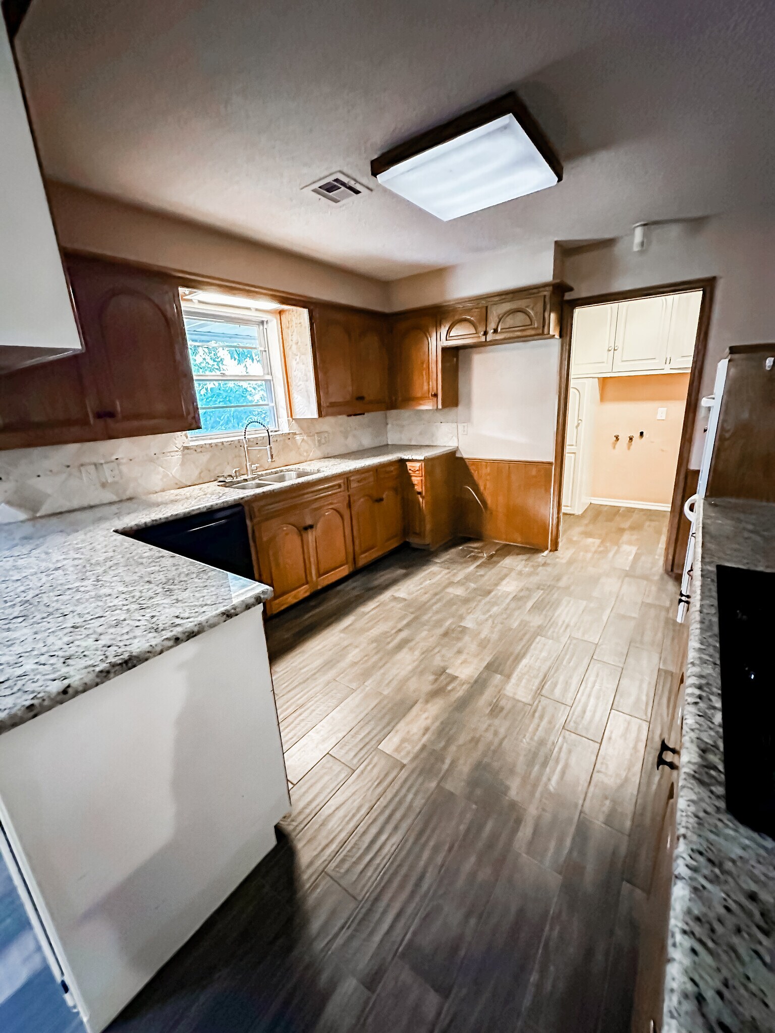 Building Photo - 1118 NW Becontree Dr