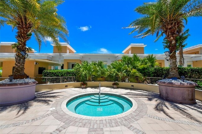 Building Photo - 800 N Tamiami Trl