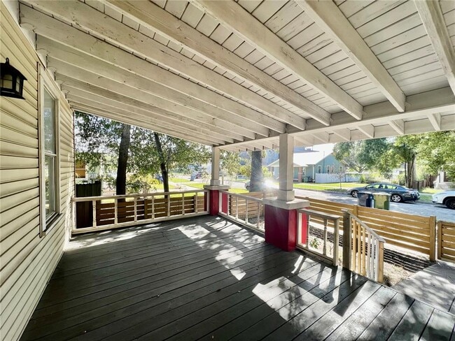 Building Photo - 111 W Amelia Ave