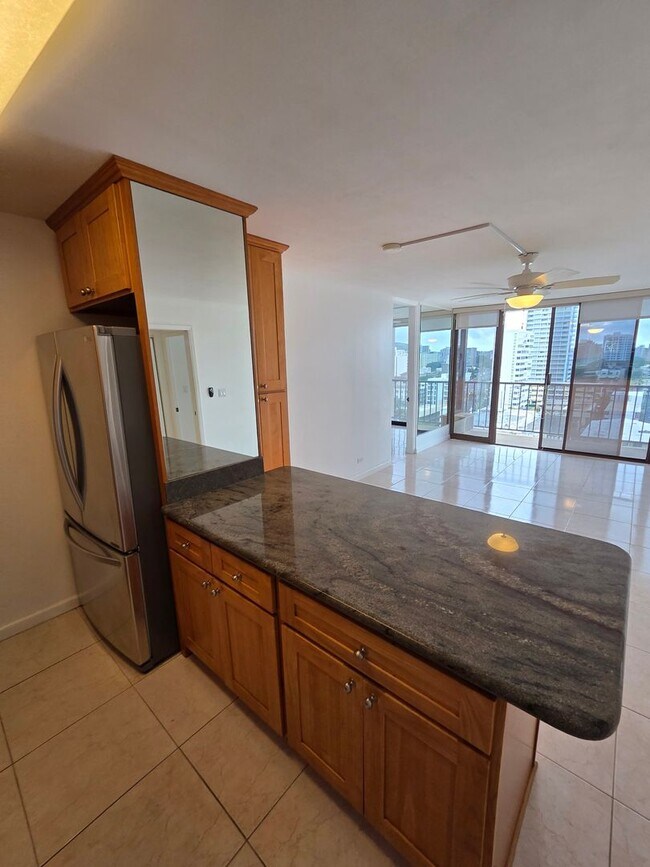 Building Photo - Wilder At Piikoi Spacious 1 Bedroom, 1 Bath & 1 Parking Stall.