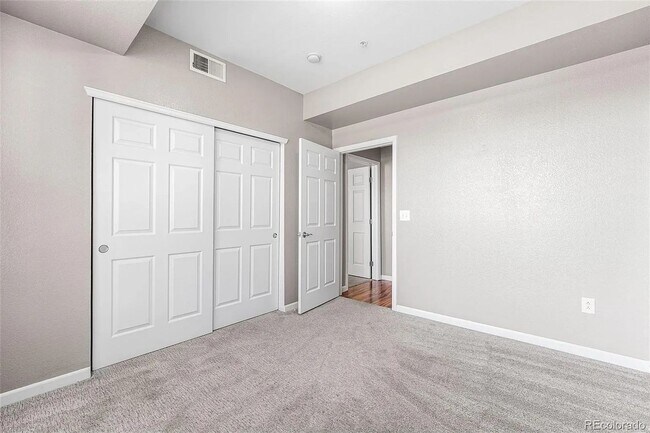 Building Photo - Spacious 2BR Condo convenient to DTC, Auro...