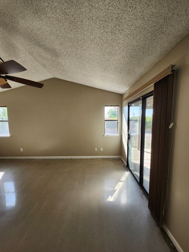 Building Photo - Charming Single-Story Home