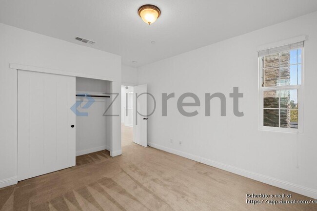 Building Photo - 1271 S Central Pkwy