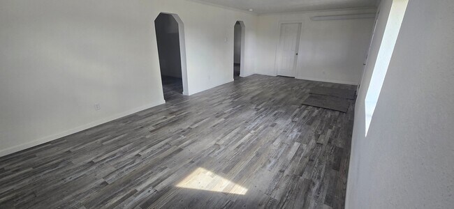 Building Photo - 161 N Washington St