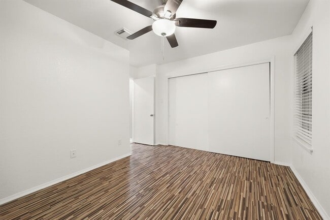 Building Photo - 1411 Gracy Farms Ln