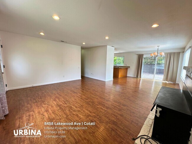 Building Photo - Spacious 4 Bedroom Home in Cotati Near SMART Train - Cosigners Welcome!