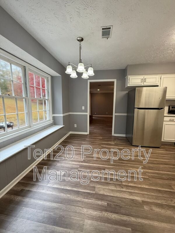Building Photo - 6118 Abbey Dr