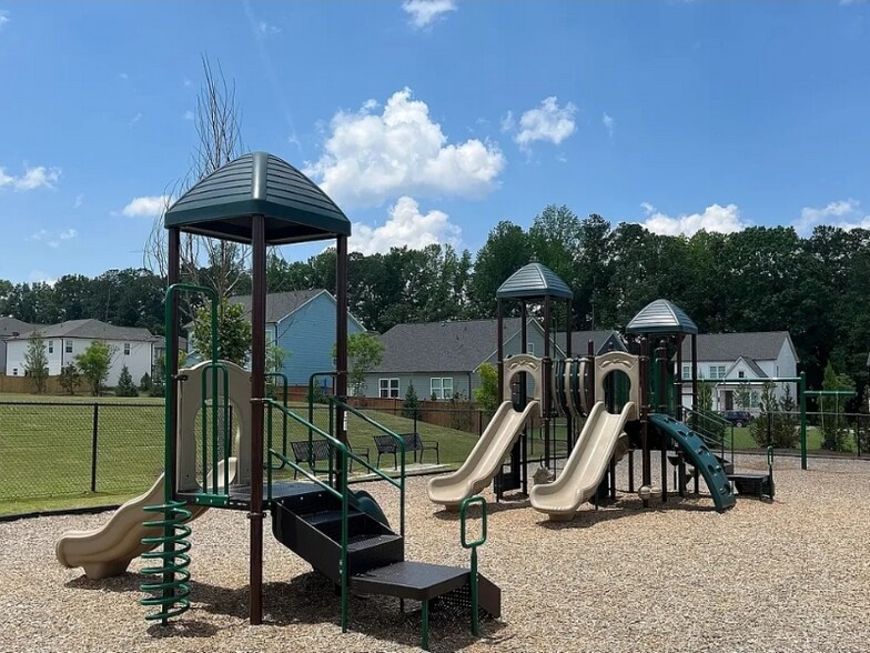 Building Photo - 913 Colton Dr